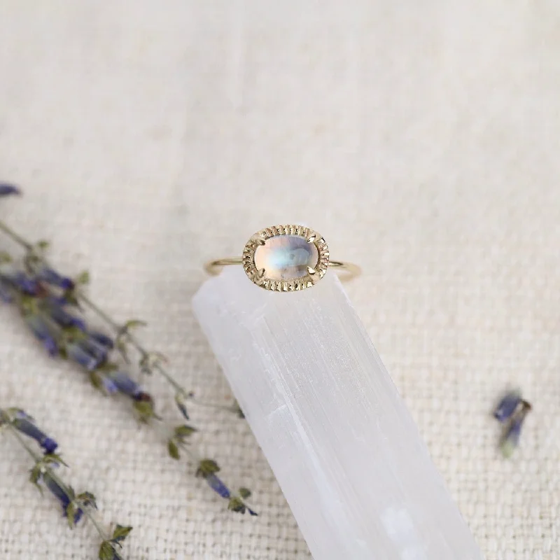 Swell Ring - Cabochon Moonstone